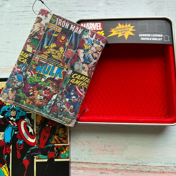 Marvel Multi Hero Patterned Wallet. New in box - Picture 5 of 7